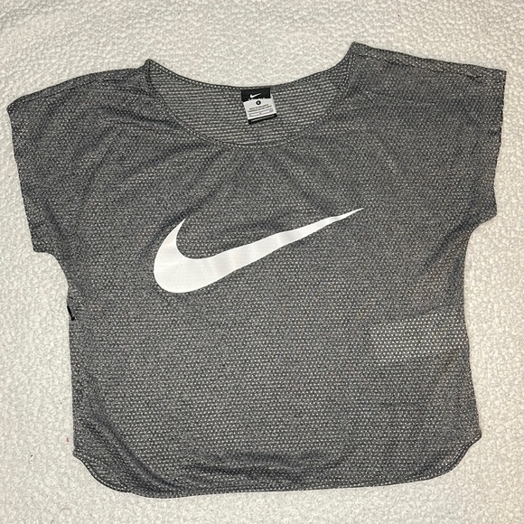 Nike Women’s Top. SZ: Small - Picture 2 of 6